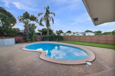 Casa en alquiler en Boca Raton, Florida, 3 dormitorios, 117.99 m2 № 1948613 - foto 16