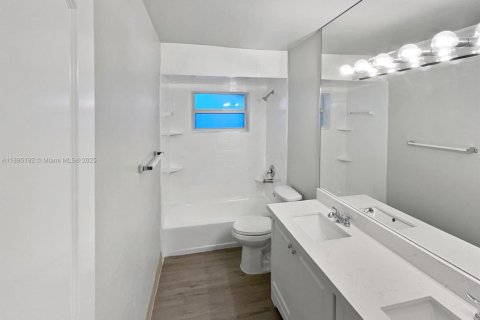 Casa en alquiler en Boca Raton, Florida, 3 dormitorios, 117.99 m2 № 1948613 - foto 25