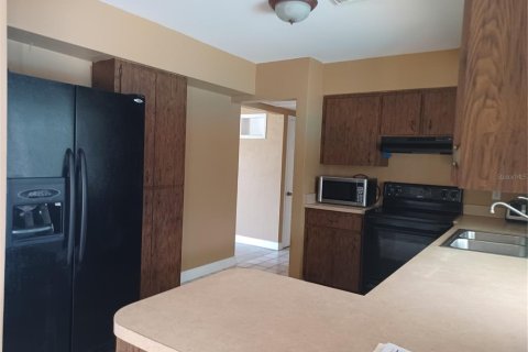 House in Saint Petersburg, Florida 3 bedrooms, 118.17 sq.m. № 1904155 - photo 4