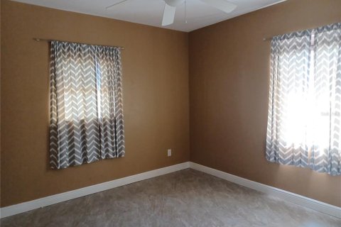 House in Saint Petersburg, Florida 3 bedrooms, 118.17 sq.m. № 1904155 - photo 7