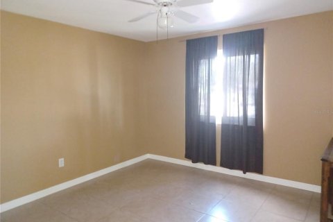 House in Saint Petersburg, Florida 3 bedrooms, 118.17 sq.m. № 1904155 - photo 9