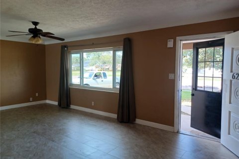 House in Saint Petersburg, Florida 3 bedrooms, 118.17 sq.m. № 1904155 - photo 3