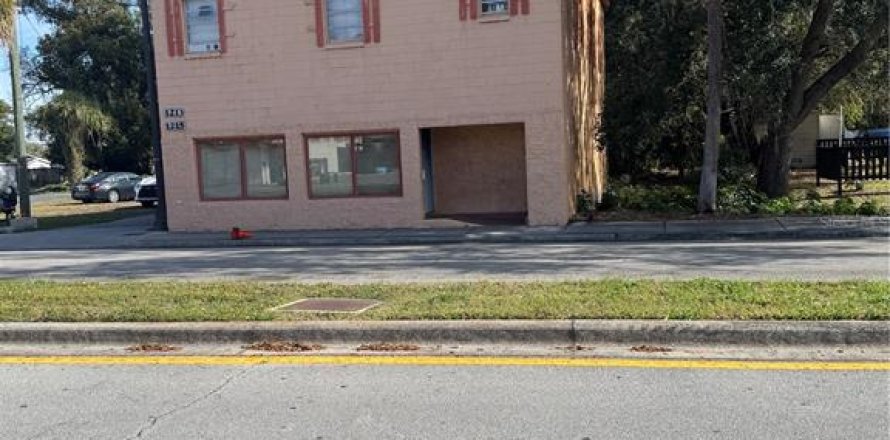 Commercial property in Kissimmee, Florida 232.07 sq.m. № 2376845