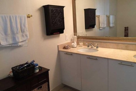 Condominio en alquiler en Miami, Florida, 2 dormitorios, 168.15 m2 № 1933360 - foto 14