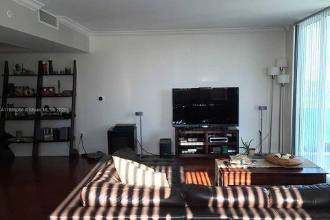 Condominio en alquiler en Miami, Florida, 2 dormitorios, 168.15 m2 № 1933360 - foto 5