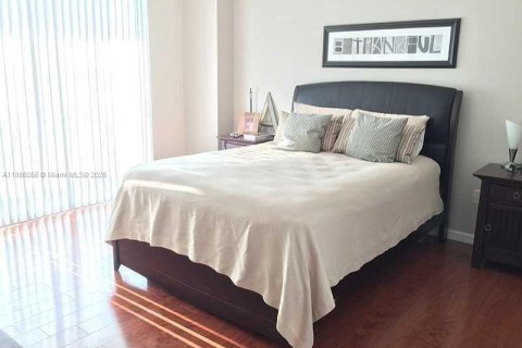 Condominio en alquiler en Miami, Florida, 2 dormitorios, 168.15 m2 № 1933360 - foto 12