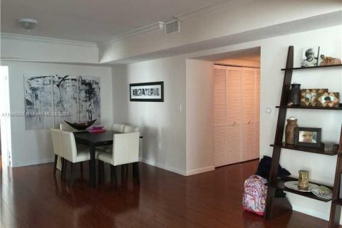 Condominio en alquiler en Miami, Florida, 2 dormitorios, 168.15 m2 № 1933360 - foto 11