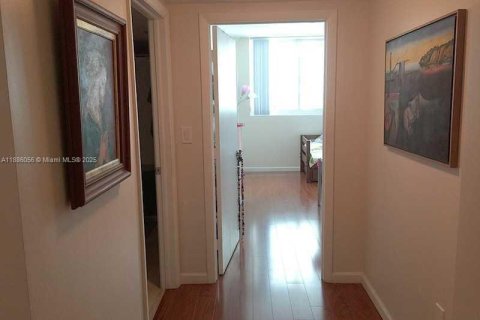 Condominio en alquiler en Miami, Florida, 2 dormitorios, 168.15 m2 № 1933360 - foto 4