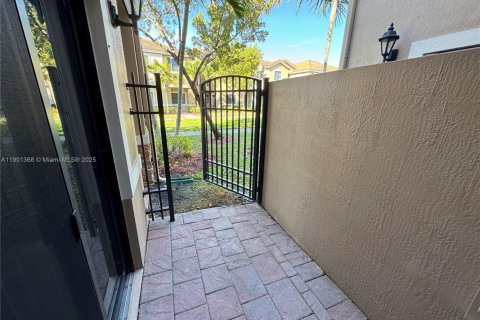 Casa en venta en Cutler Bay, Florida, 3 dormitorios, 140.75 m2 № 1953562 - foto 10