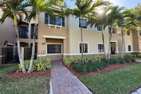 Casa en venta en Cutler Bay, Florida, 3 dormitorios, 140.75 m2 № 1953562 - foto 1