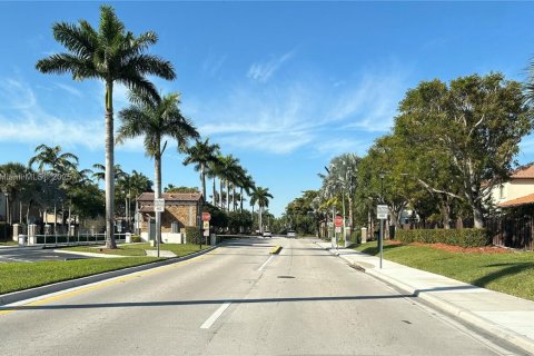 Casa en venta en Cutler Bay, Florida, 3 dormitorios, 140.75 m2 № 1953562 - foto 5