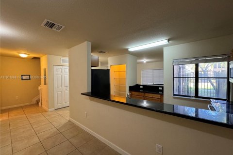 Casa en venta en Cutler Bay, Florida, 3 dormitorios, 140.75 m2 № 1953562 - foto 3