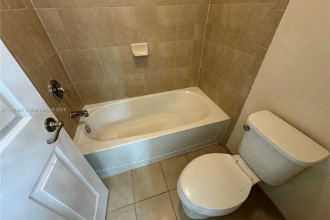 Casa en venta en Cutler Bay, Florida, 3 dormitorios, 140.75 m2 № 1953562 - foto 15