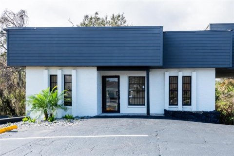 Propiedad comercial en alquiler en Port Richey, Florida, 185.8 m2 № 1782550 - foto 2