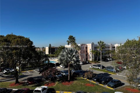 Condo in Sunrise, Florida, 2 bedrooms № 2062282 - photo 11