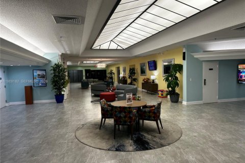Condo in Sunrise, Florida, 2 bedrooms № 2062282 - photo 17