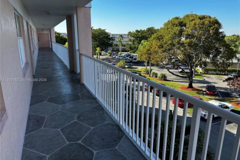 Condo in Sunrise, Florida, 2 bedrooms № 2062282 - photo 14