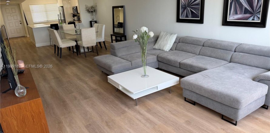 Condo in Sunrise, Florida, 2 bedrooms № 2062282