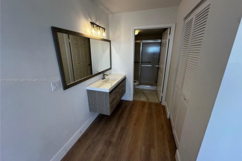 Condo in Sunrise, Florida, 2 bedrooms № 2062282 - photo 24
