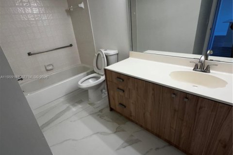 Condo in Sunrise, Florida, 2 bedrooms № 2062282 - photo 27
