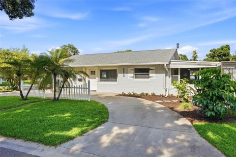 House in Saint Petersburg, Florida 3 bedrooms, 119.19 sq.m. № 2117807 - photo 6