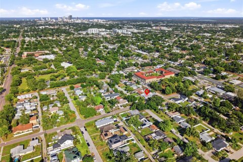 House in Saint Petersburg, Florida 3 bedrooms, 119.19 sq.m. № 2117807 - photo 27