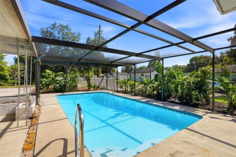 House in Saint Petersburg, Florida 3 bedrooms, 119.19 sq.m. № 2117807 - photo 20