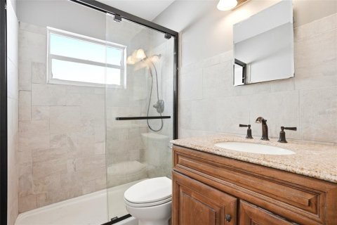 House in Saint Petersburg, Florida 3 bedrooms, 119.19 sq.m. № 2117807 - photo 14