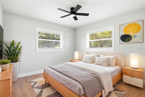 House in Saint Petersburg, Florida 3 bedrooms, 119.19 sq.m. № 2117807 - photo 13