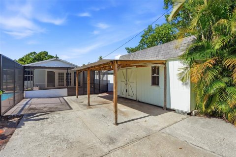 House in Saint Petersburg, Florida 3 bedrooms, 119.19 sq.m. № 2117807 - photo 22