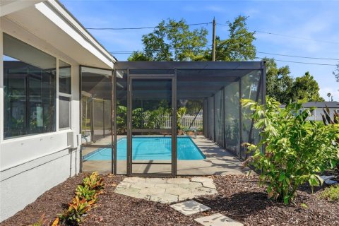 House in Saint Petersburg, Florida 3 bedrooms, 119.19 sq.m. № 2117807 - photo 21