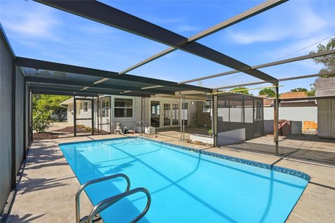 House in Saint Petersburg, Florida 3 bedrooms, 119.19 sq.m. № 2117807 - photo 19