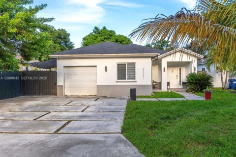 Villa ou maison à Miami, Floride 4 chambres, 170.75 m2 № 2370489