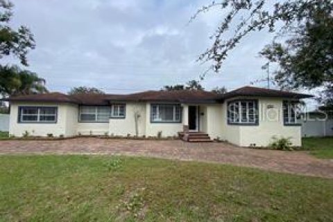 House in Lakeland, Florida 6 bedrooms, 189.99 sq.m. № 2222666