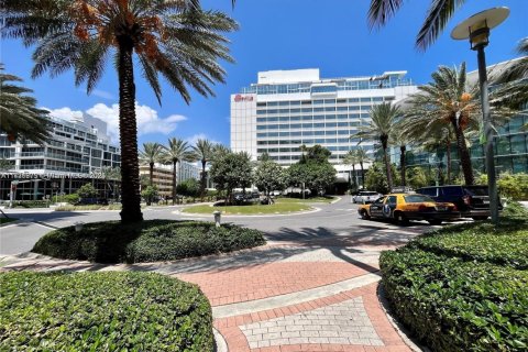 Condo in Miami Beach, Florida, 1 bedroom  № 2080282 - photo 20