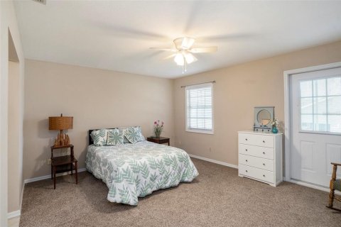 House in Zephyrhills, Florida 2 bedrooms, 133.22 sq.m. № 1899828 - photo 11