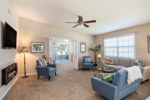 House in Zephyrhills, Florida 2 bedrooms, 133.22 sq.m. № 1899828 - photo 4