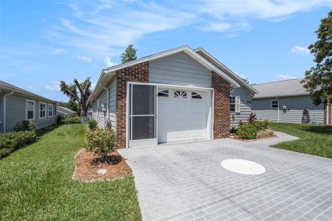 House in Zephyrhills, Florida 2 bedrooms, 133.22 sq.m. № 1899828 - photo 2