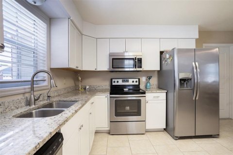 House in Zephyrhills, Florida 2 bedrooms, 133.22 sq.m. № 1899828 - photo 9