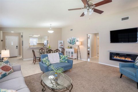 House in Zephyrhills, Florida 2 bedrooms, 133.22 sq.m. № 1899828 - photo 6