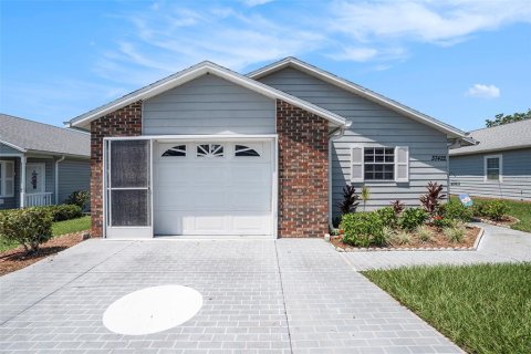House in Zephyrhills, Florida 2 bedrooms, 133.22 sq.m. № 1899828 - photo 1