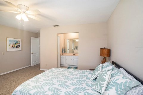 House in Zephyrhills, Florida 2 bedrooms, 133.22 sq.m. № 1899828 - photo 12