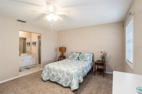 House in Zephyrhills, Florida 2 bedrooms, 133.22 sq.m. № 1899828 - photo 13