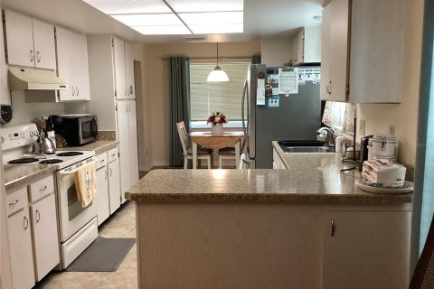 Condo in Sun City Center, Florida, 2 bedrooms № 2144845 - photo 8