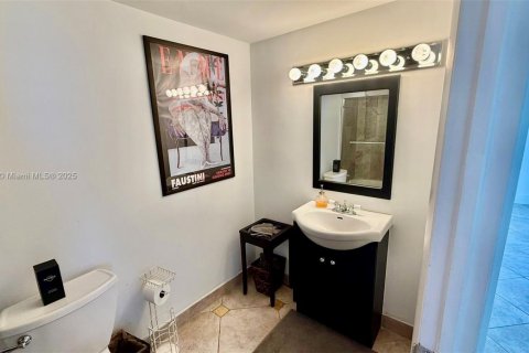 Снять в аренду кондоминиум в Норт-Майами, Флорида 2 спальни, 109.72м2, № 1957756 - фото 5