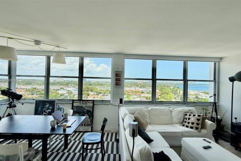 Снять в аренду кондоминиум в Норт-Майами, Флорида 2 спальни, 109.72м2, № 1957756 - фото 3