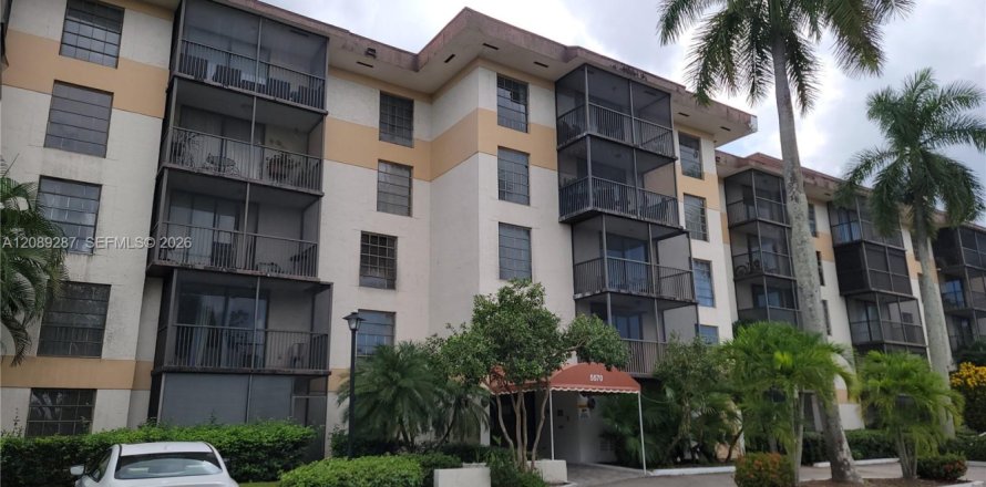 Condo in Lauderhill, Florida, 2 bedrooms № 2367726