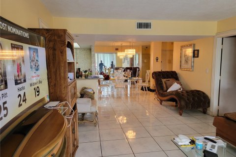 Condo in Lauderhill, Florida, 2 bedrooms № 2367726 - photo 17