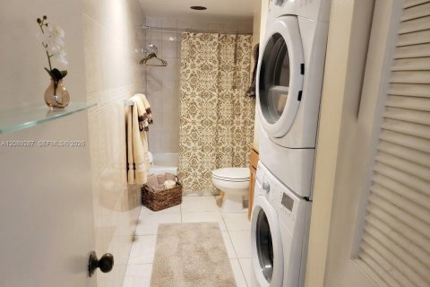 Condo in Lauderhill, Florida, 2 bedrooms № 2367726 - photo 8
