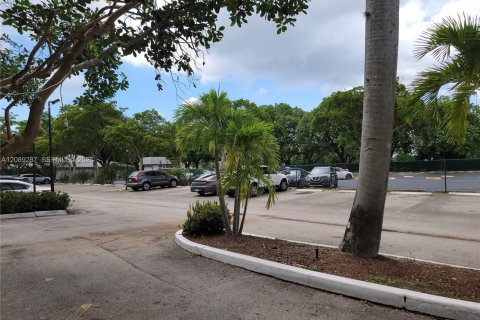 Condo in Lauderhill, Florida, 2 bedrooms № 2367726 - photo 14